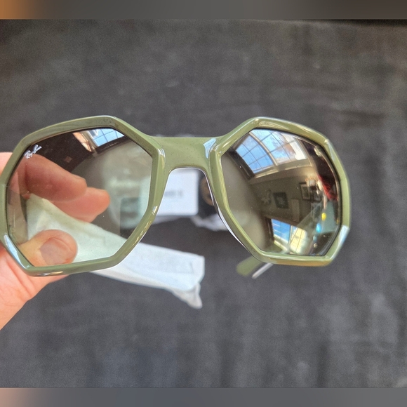 NWTs Ray-Ban Olive Green Octagon Sunglasses with Case 59mm Unisex 100% UVA/UVB - Picture 3 of 6